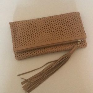 B Low the Belt leather beige clutch